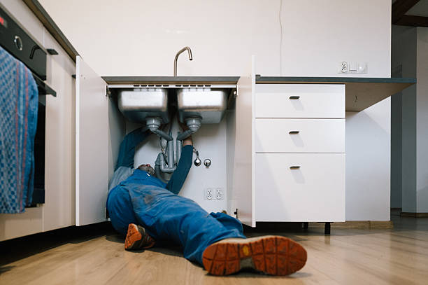 Professional Emergency Plumber technician working in Hindsville, AR